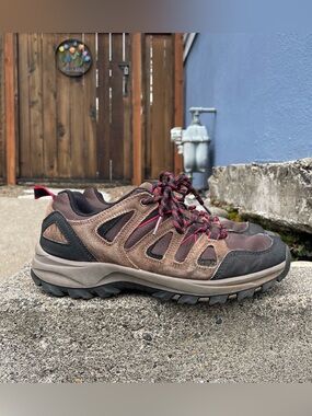 Brown Denali hiking shoes size men’s 8.5